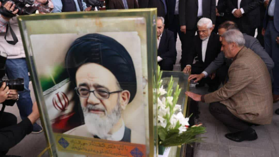 ادای احترام عارف به شهید آلهاشم و تجدید میثاق با آرمانهای شهدا