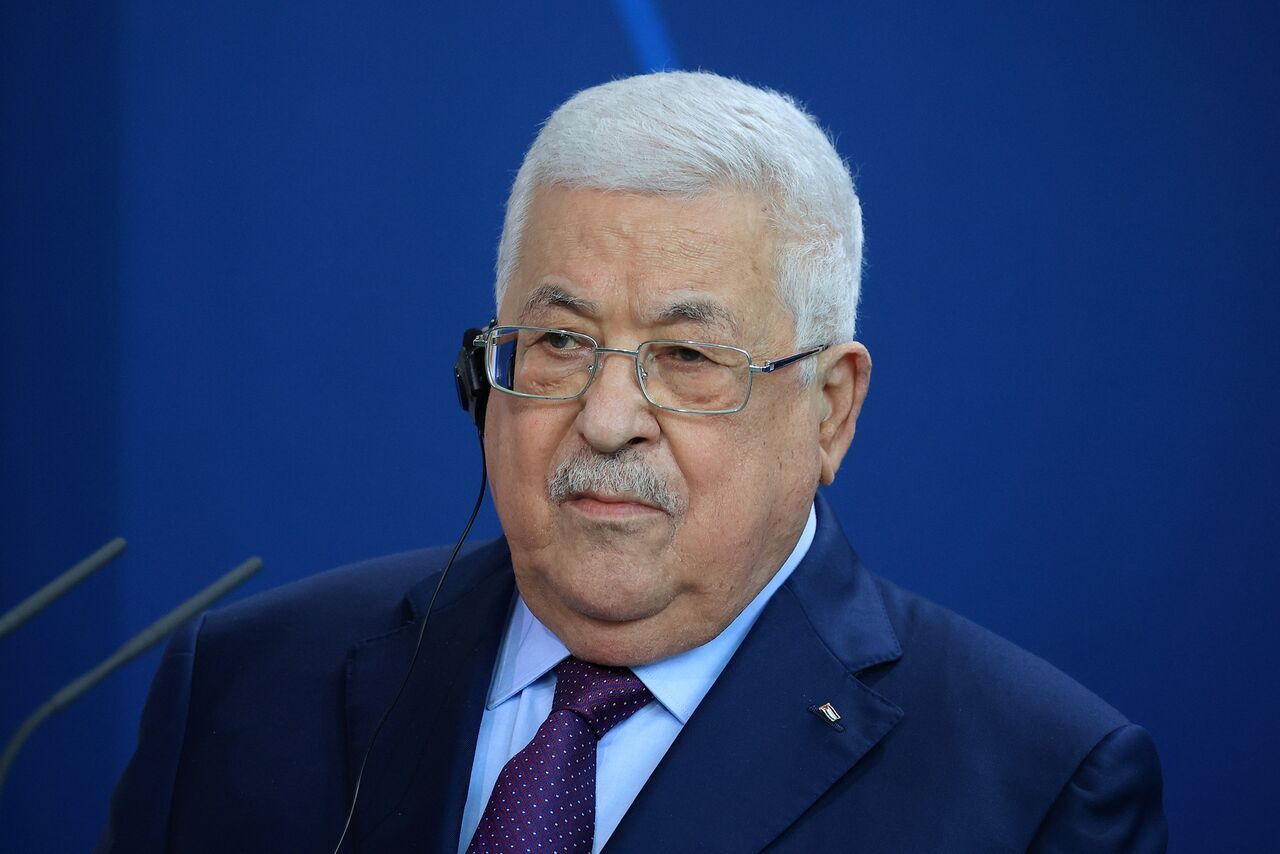 سفر محمود عباس به لبنان/ اردوگاه‌های فلسطینی از موضوعات مذاکرات است