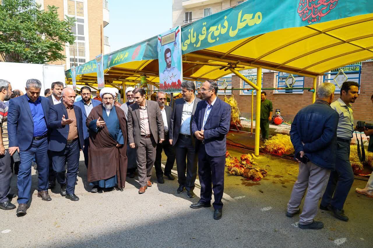 بازدید نماینده ولی فقیه در آذربایجان شرقی و استاندار از روند ذبح و توزیع نذورات قربانی