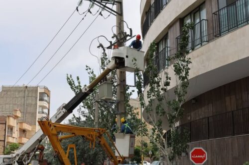 برای عبور موفق از دوره پیک بار در مناطق تحت پوشش برق تبریز انجام شد: اجرای طرح افزایش ظرفیت ترانسفورماتورها با اعتبار ۵۰۴ میلیارد ریال