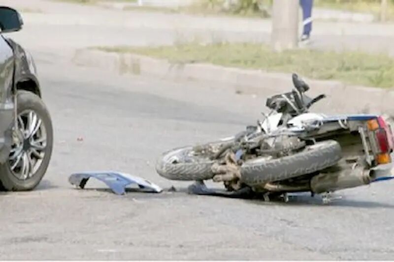 تصادف موتورسیکلت در محور کهنمو به کندوان با ۲ نفر فوتی