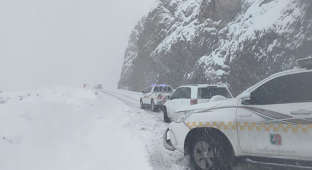 امداد رسانی به ۱۷۵ خودروی گرفتار در برف و کولاک در آذربایجان شرقی