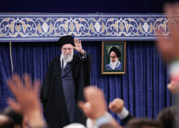 دیدار هزاران نفر از اقشار مختلف مردم تبریز با رهبر انقلاب