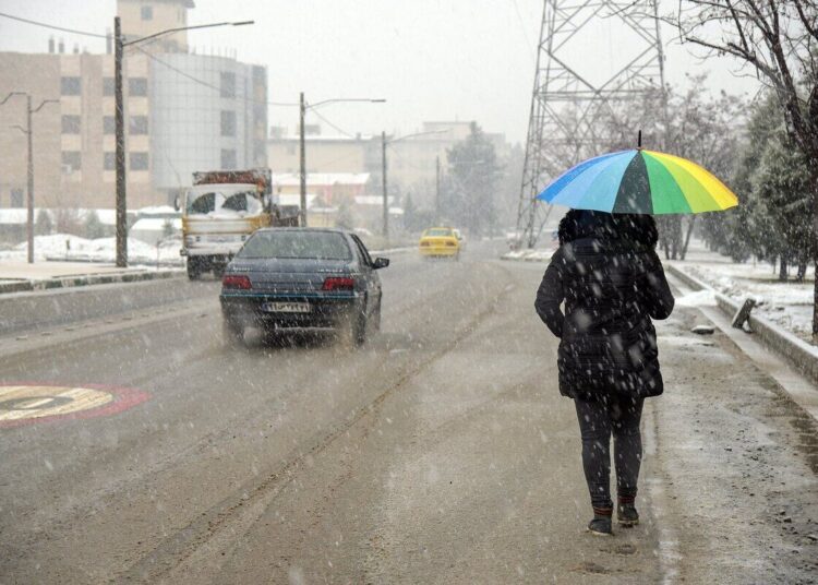 تداوم فعالیت سامانه بارشی در آذربایجان شرقی / بارش برف در اهر و کلیبر